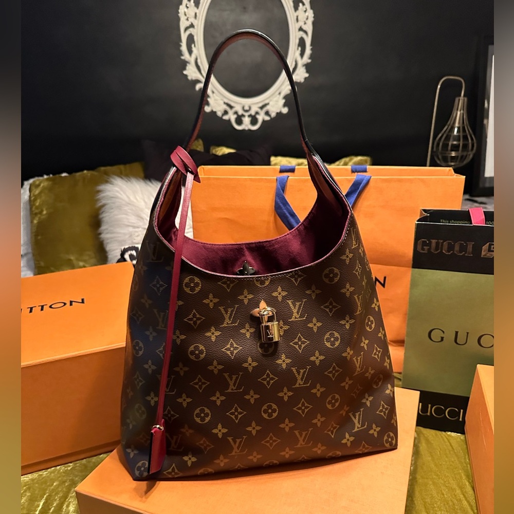 Beautiful and rare Flower Hobo Bordeaux LV